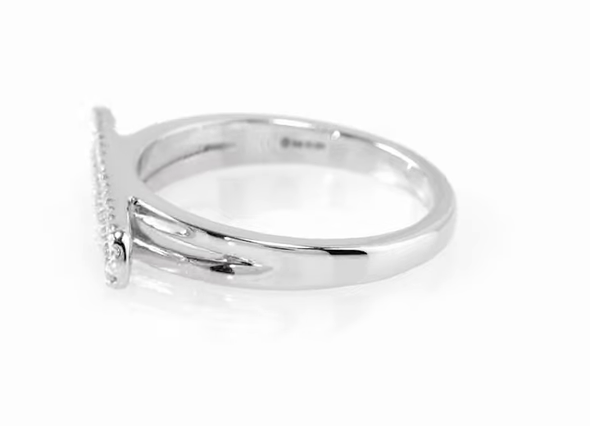 Sleek and contemporary diamond ring